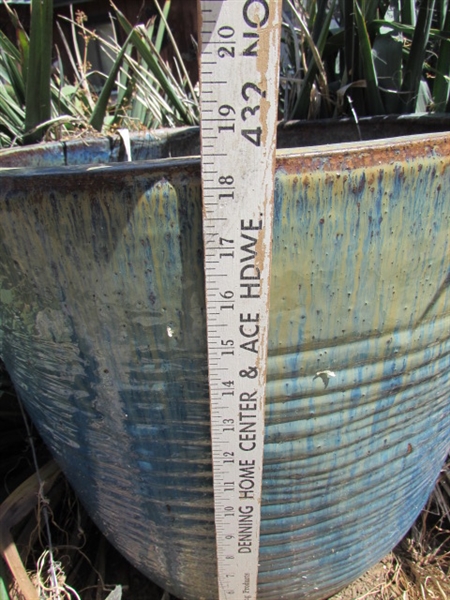 LARGE CERAMIC GLAZED OUTDOOR PLANTER
