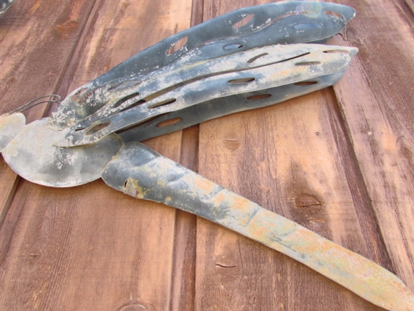 OUTDOOR METAL DRAGONFLY & BUTTERFLY WALL ART