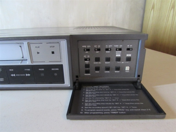 ZENITH VHS TAPE PLAYER