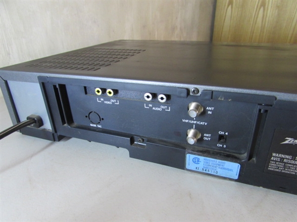 ZENITH VHS TAPE PLAYER