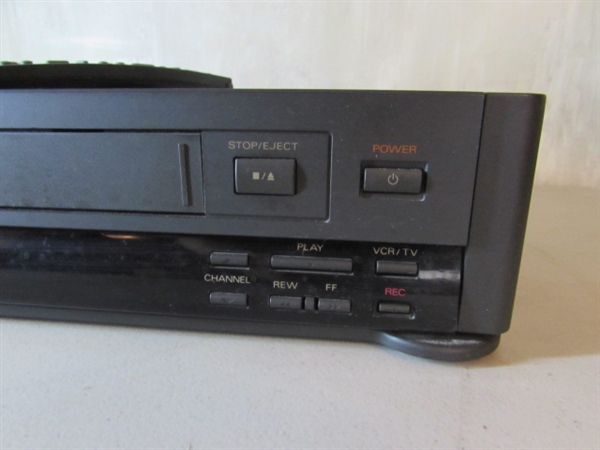 MAGNAVOX VHS PLAYER