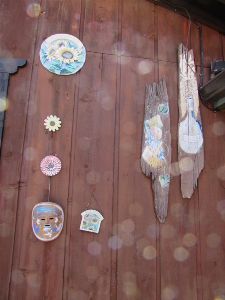 COLLECTION OF OUTDOOR WALL ART