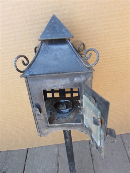 RUSTIC METAL WINDMILL & LIGHT STAKE