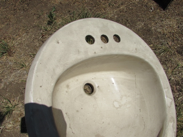 BATHROOM SINK