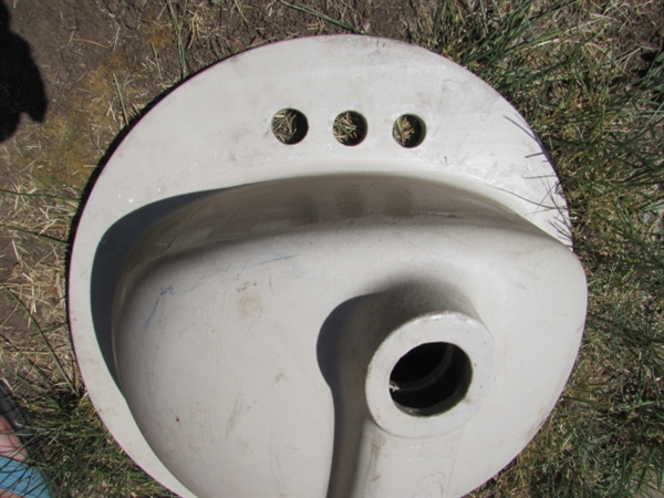 BATHROOM SINK