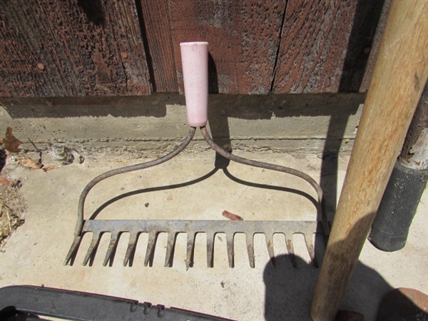 ASSORTED GARDENING & YARD EQUIPMENT